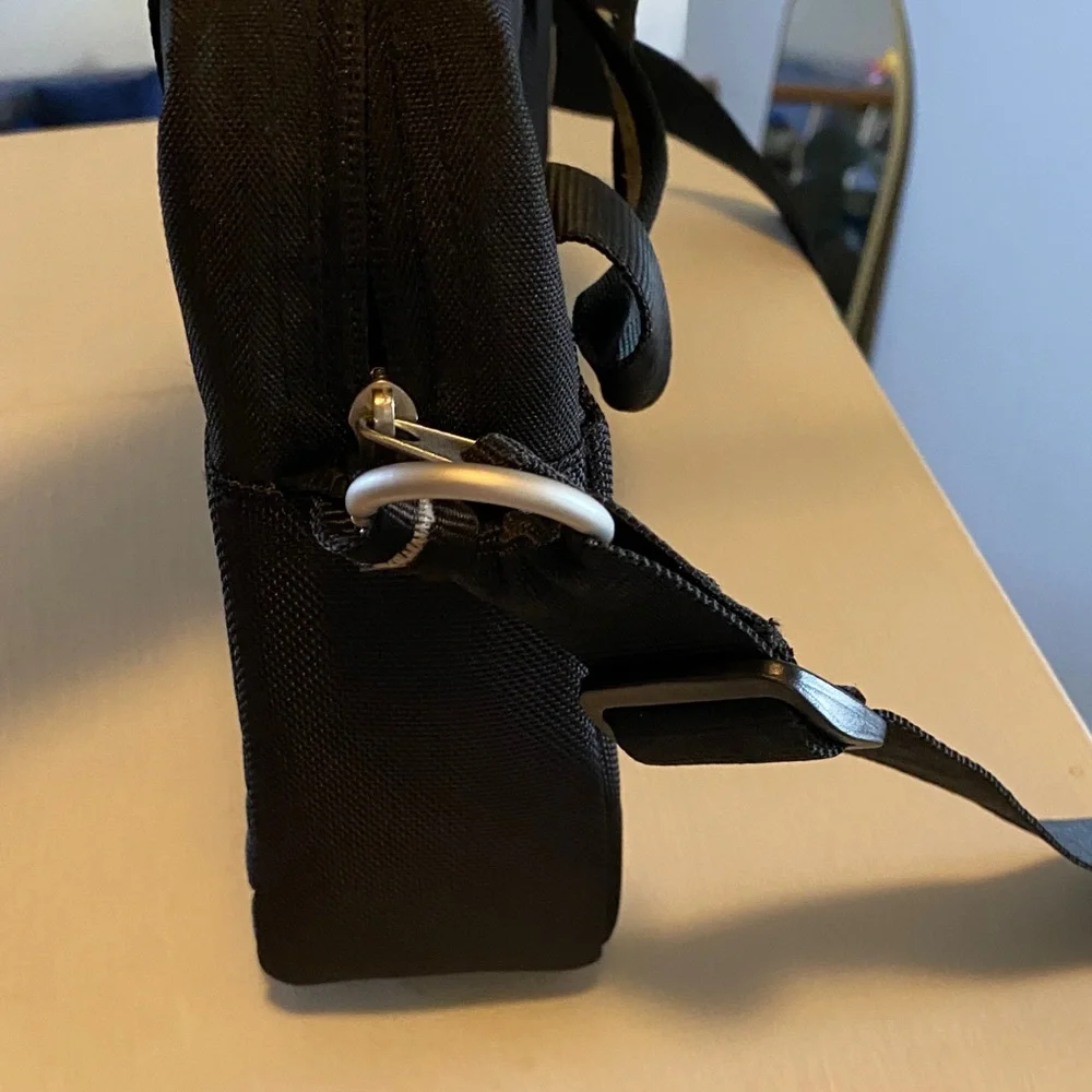 belkin Black Laptop Briefcase with Shoulder Strap